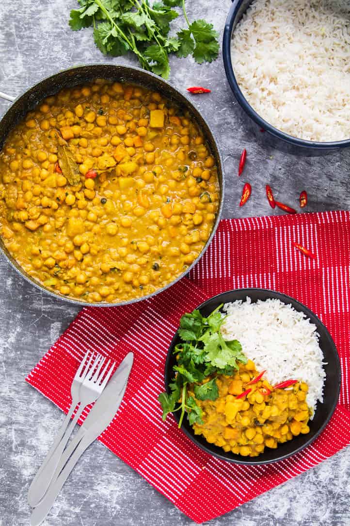 Curry chickpeas with coconut milk